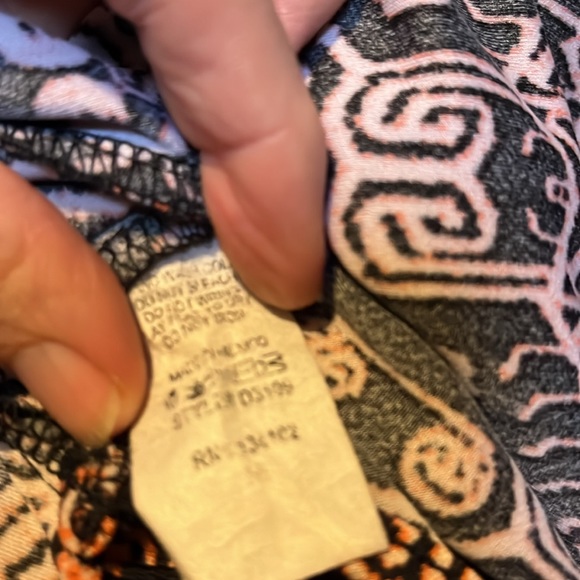 B Jewel romper. Size medium. No tag. Armpit to armpit 16” Length 30”. Used good - Picture 4 of 4